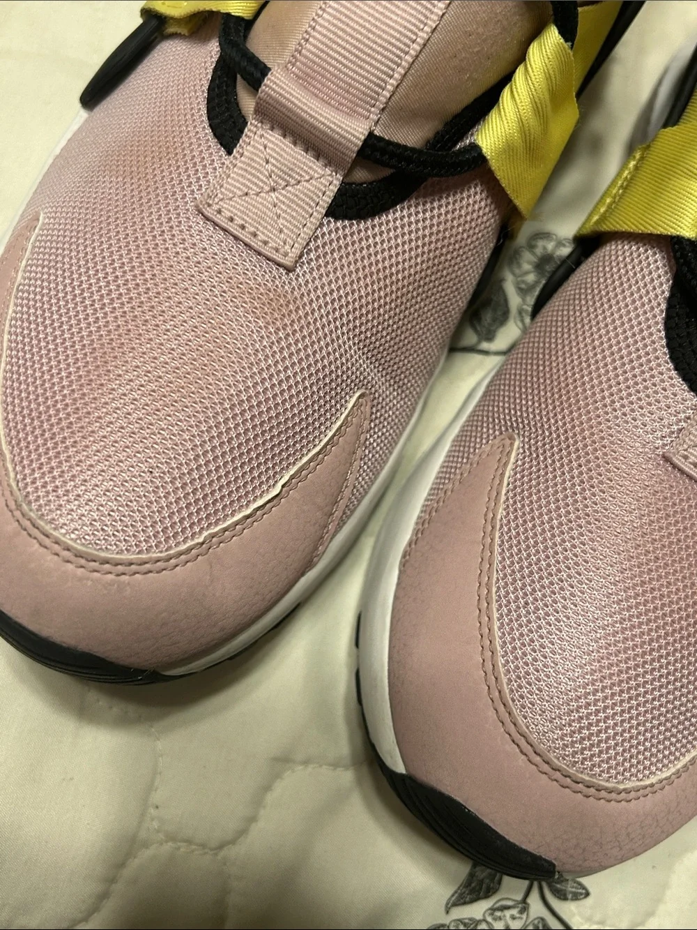 Nike Air Huarache city low plum chalk size 10 GUC - Picture 13 of 16